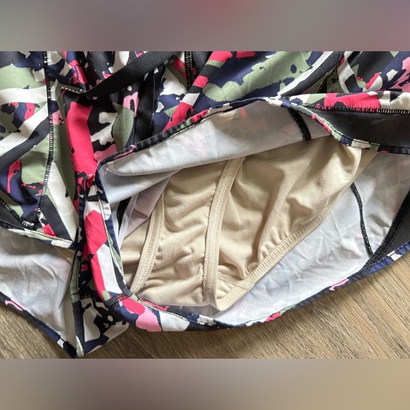 Lululemon Hotty Hot Shorts 2.5 inches - Picture 5 of 7